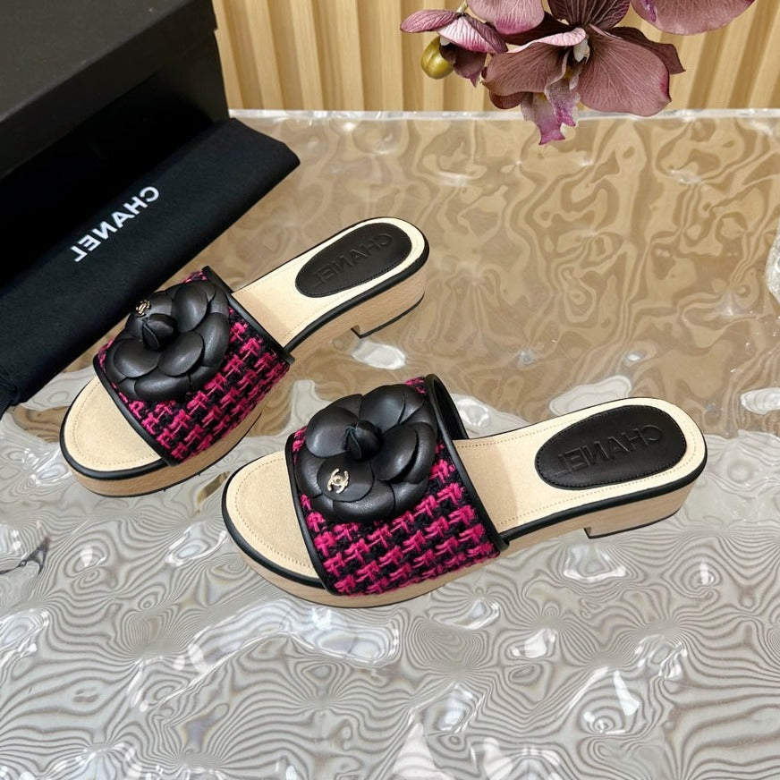 CHANEL PLATFORM SLIPPERS WITH FLOWER IN BARBIE PINK MIX BLACK LAMBSKIN