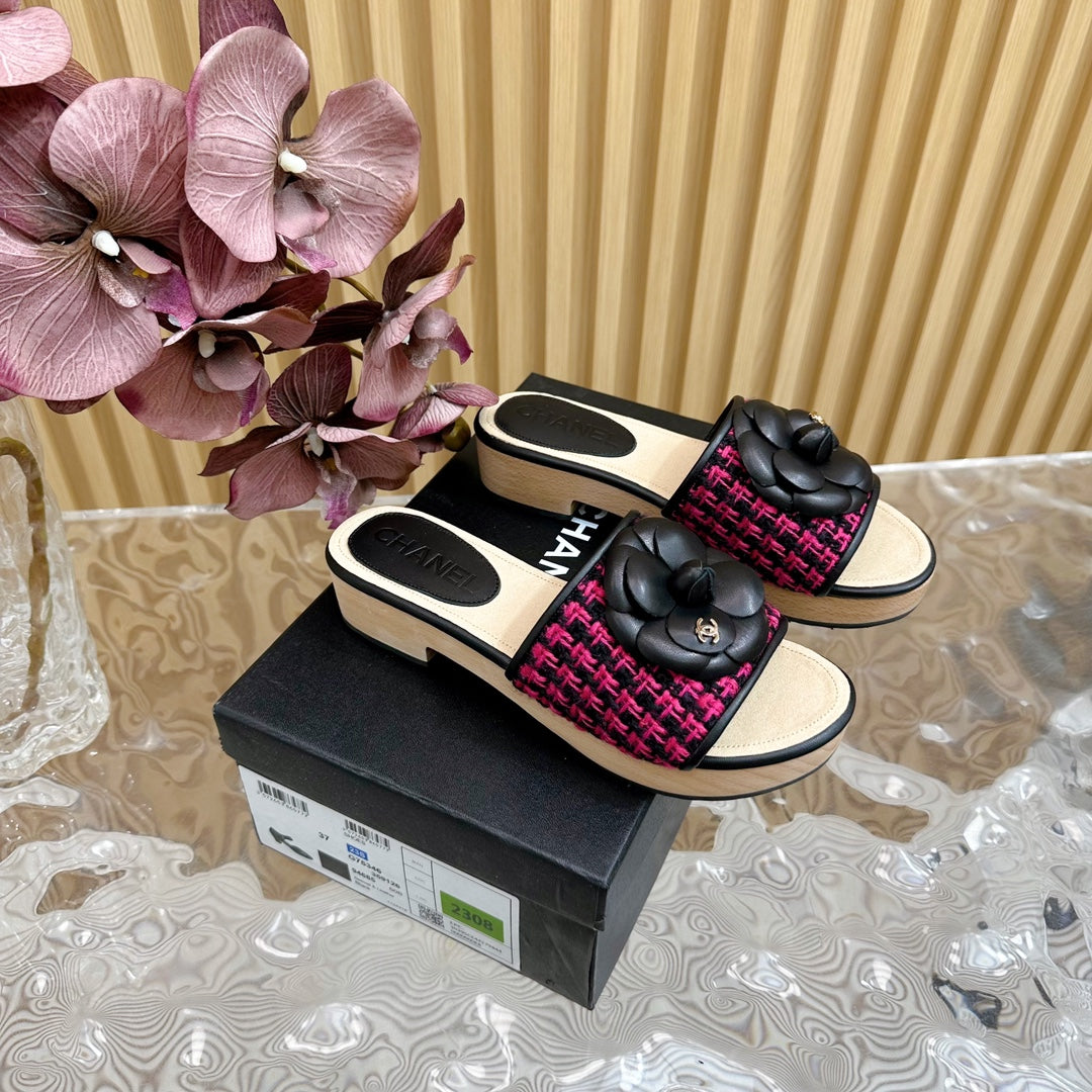 CHANEL PLATFORM SLIPPERS WITH FLOWER IN BARBIE PINK MIX BLACK LAMBSKIN