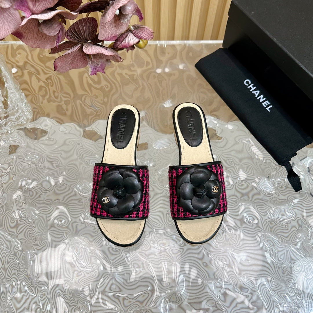 CHANEL PLATFORM SLIPPERS WITH FLOWER IN BARBIE PINK MIX BLACK LAMBSKIN