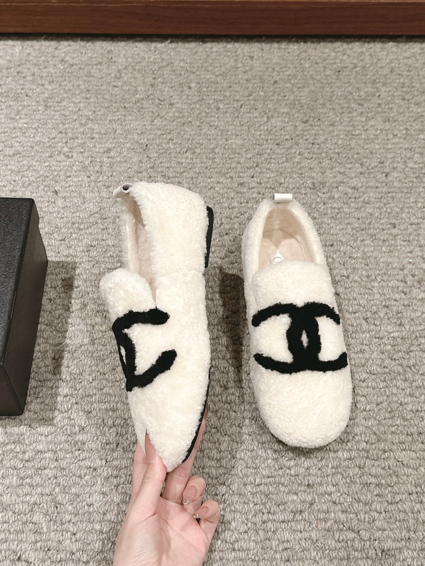 CHANEL LOAFERS IN WHITE FLEECE WITH BLACK LOGO