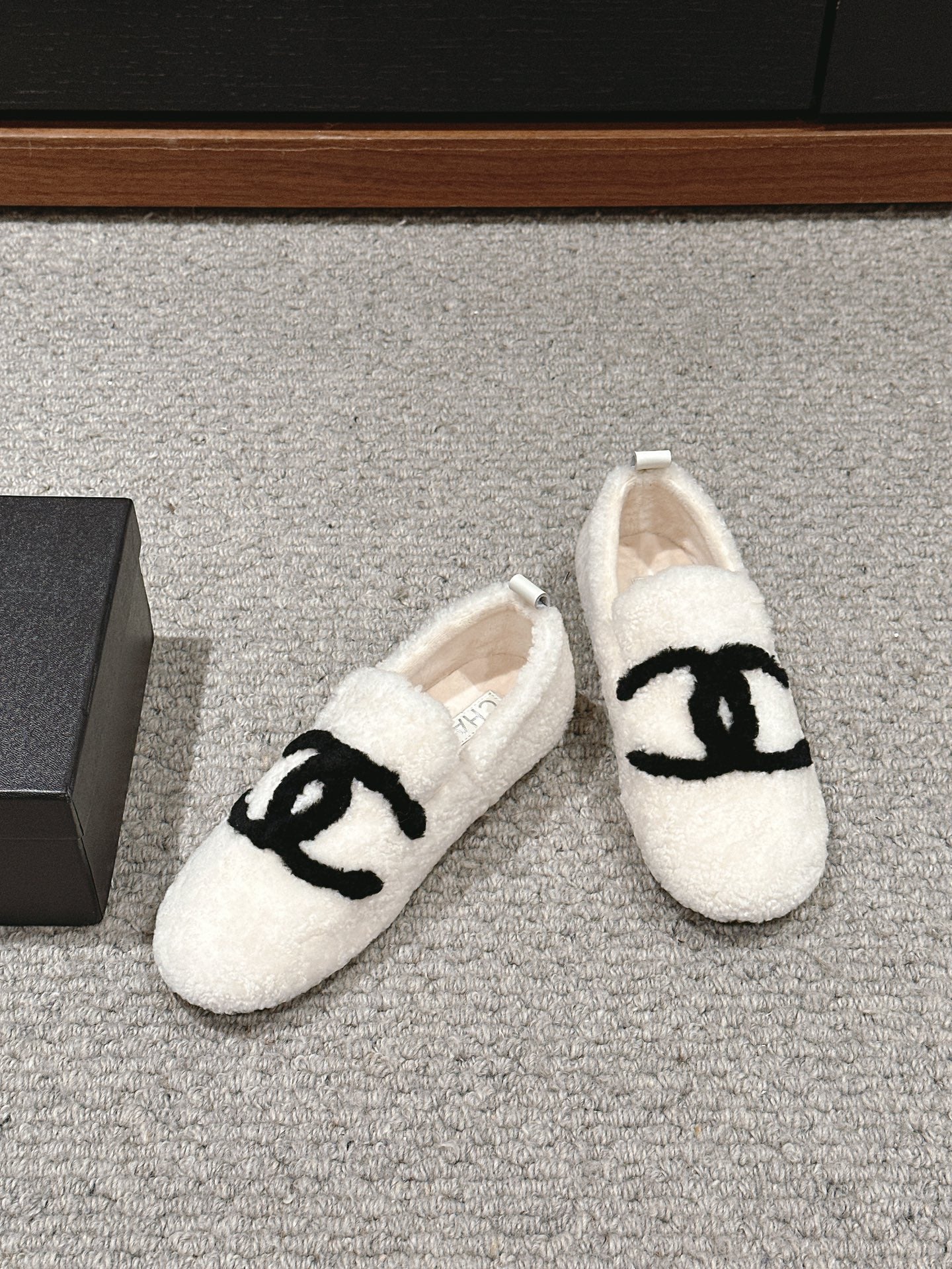 CHANEL LOAFERS IN WHITE FLEECE WITH BLACK LOGO