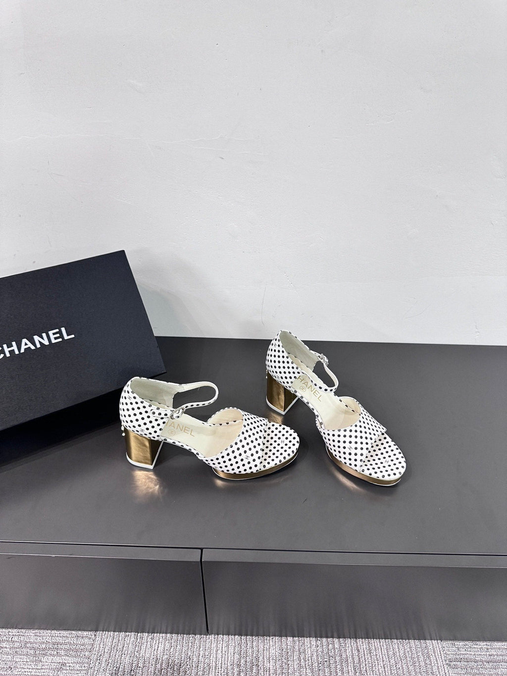 CHANEL BLOCK HEEL SANDALS WHITE POLKA DOT SHEEPSKIN
