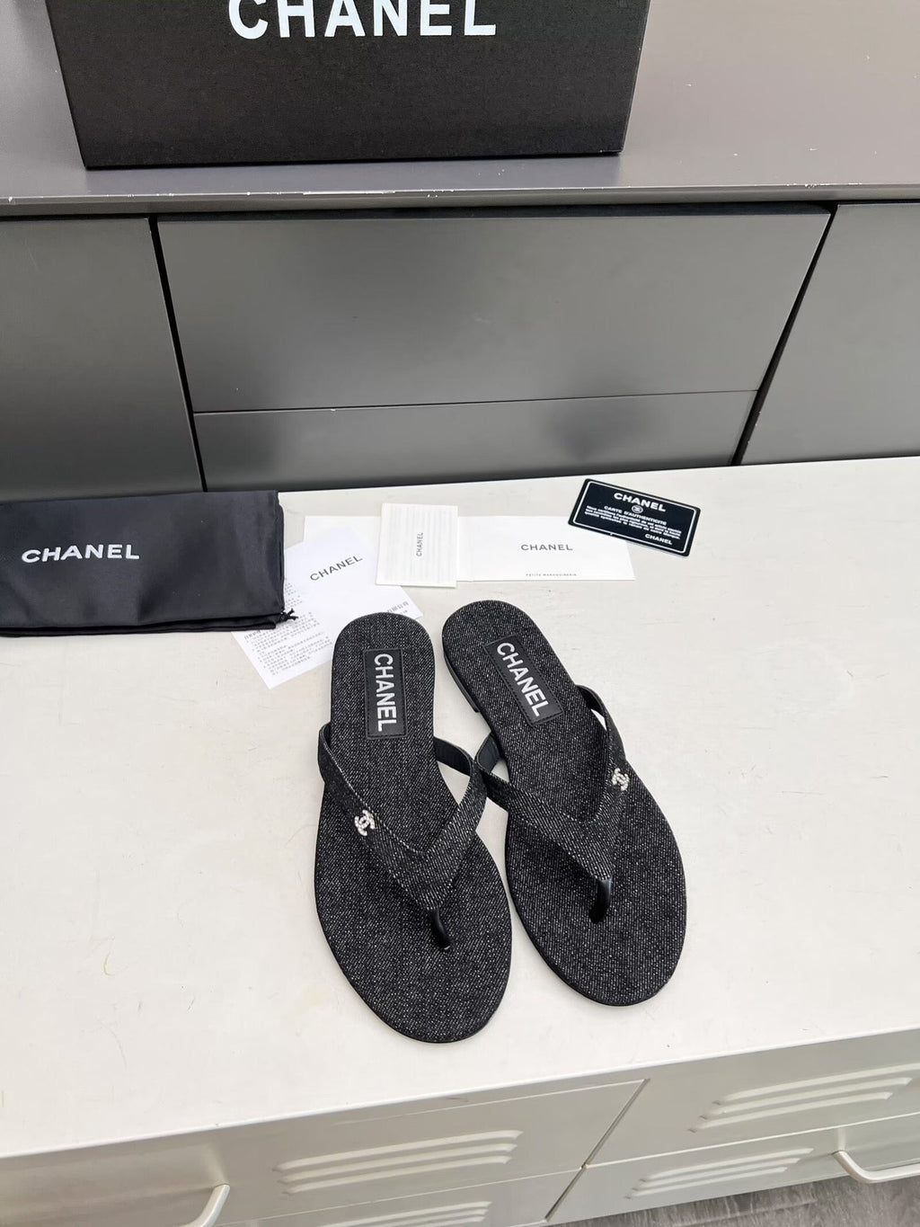 CHANEL THONG SLIPPERS IN BLACK DENIM