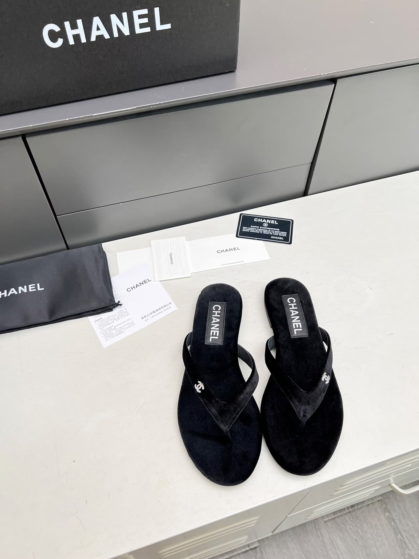 CHANEL THONG SLIPPERS IN BLACK VELVET