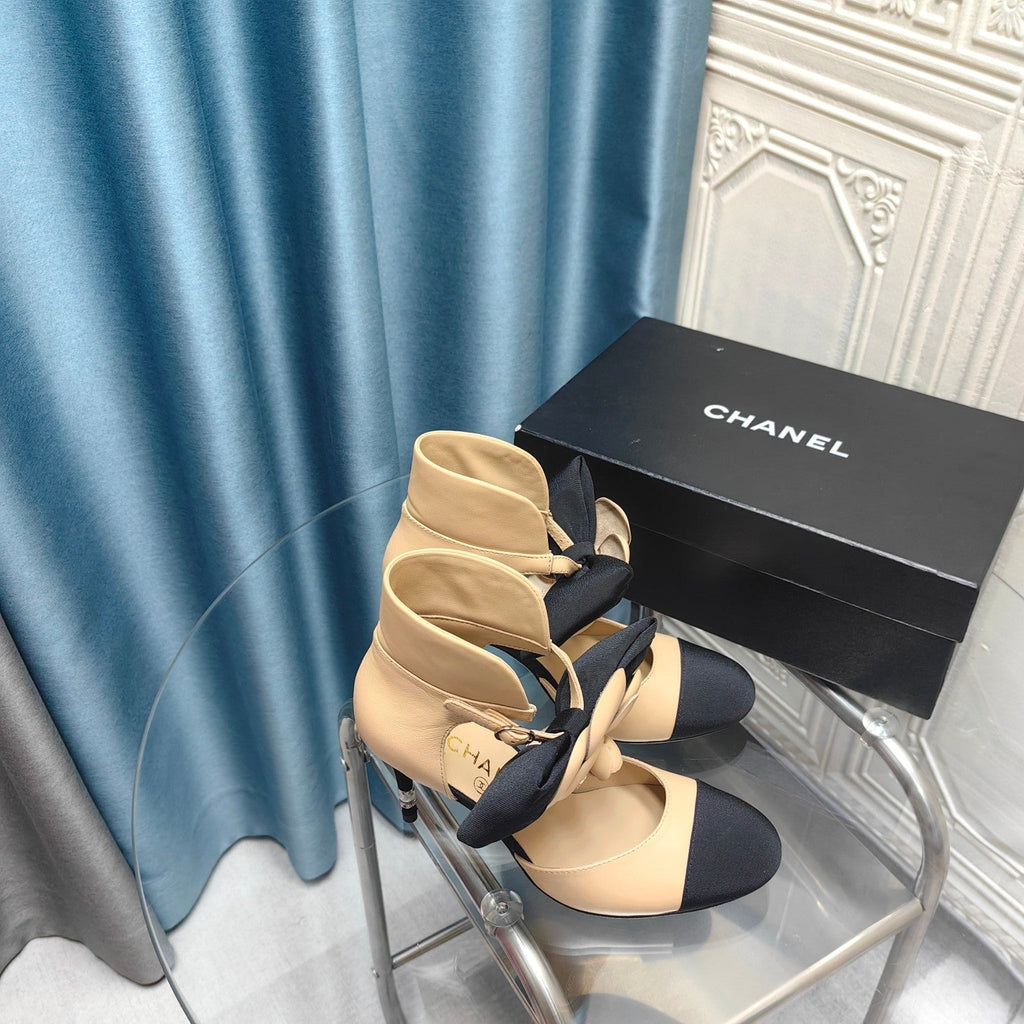 CHANEL HIGH HEELS IN DARK CREAM MIX BLACK SHEEPSKIN WITH FLOWER
