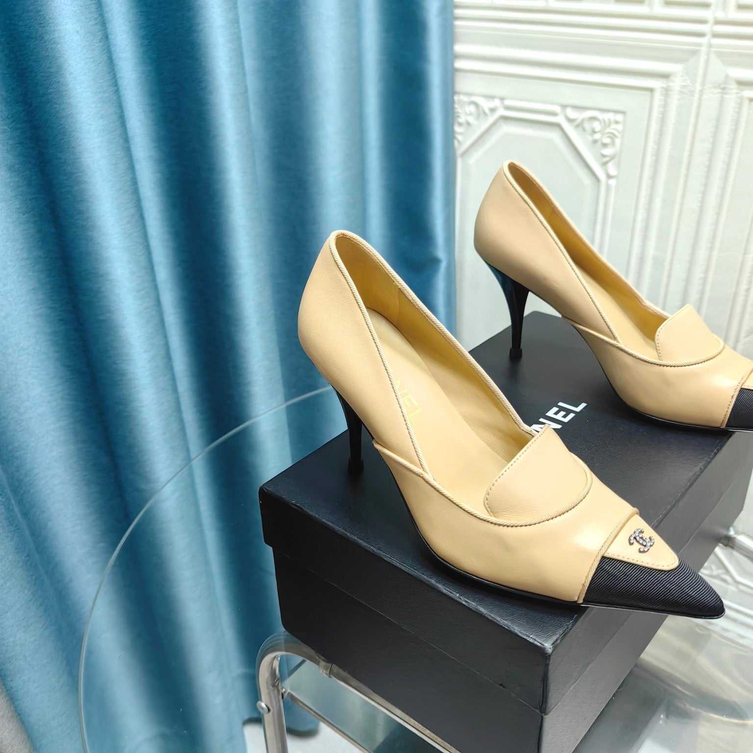 CHANEL HIGH HEELS IN DARK CREAM MIX BLACK SHEEPSKIN