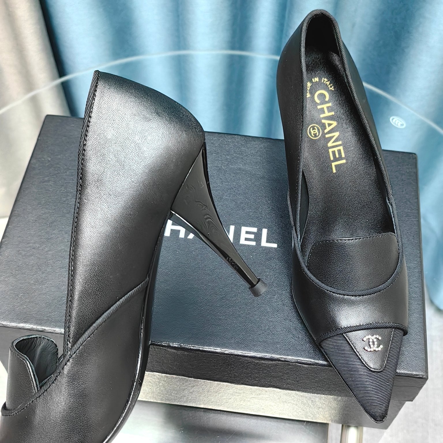 CHANEL HIGH HEELS IN BLACK SHEEPSKIN
