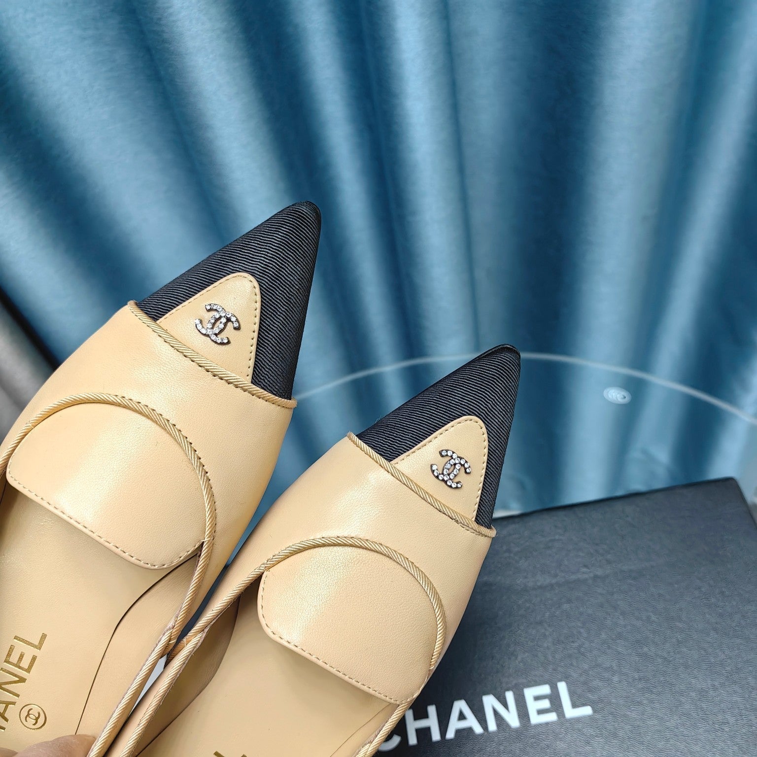 CHANEL BALLET FLAT DARK CREAM MIX BLACK SHEEPSKIN POINTED TOE