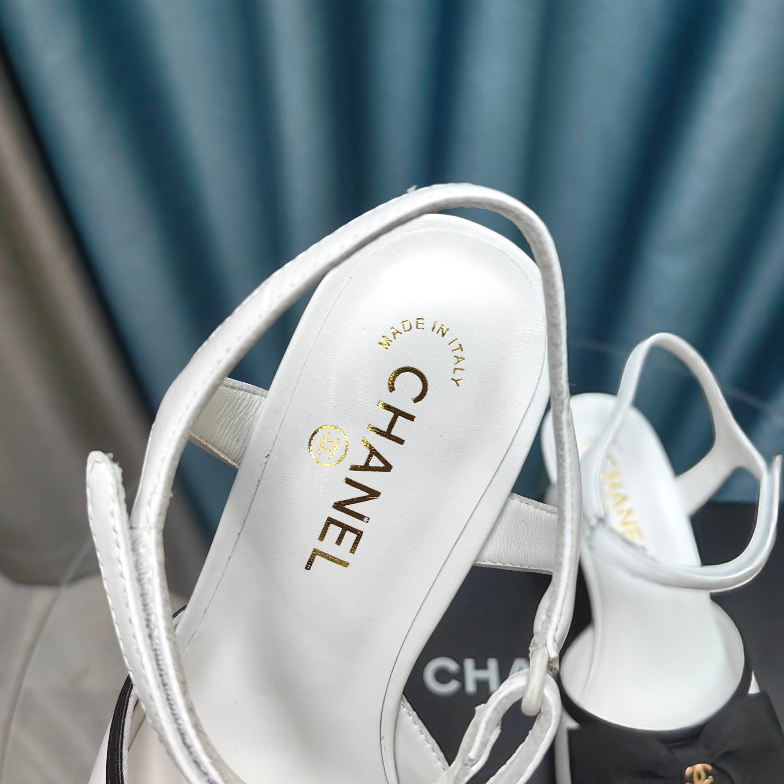 CHANEL SANDALS IN WHITE SHEEPSKIN WITH BLACK SATIN BOW