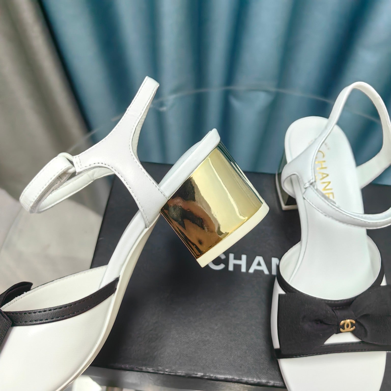 CHANEL SANDALS IN WHITE SHEEPSKIN WITH BLACK SATIN BOW