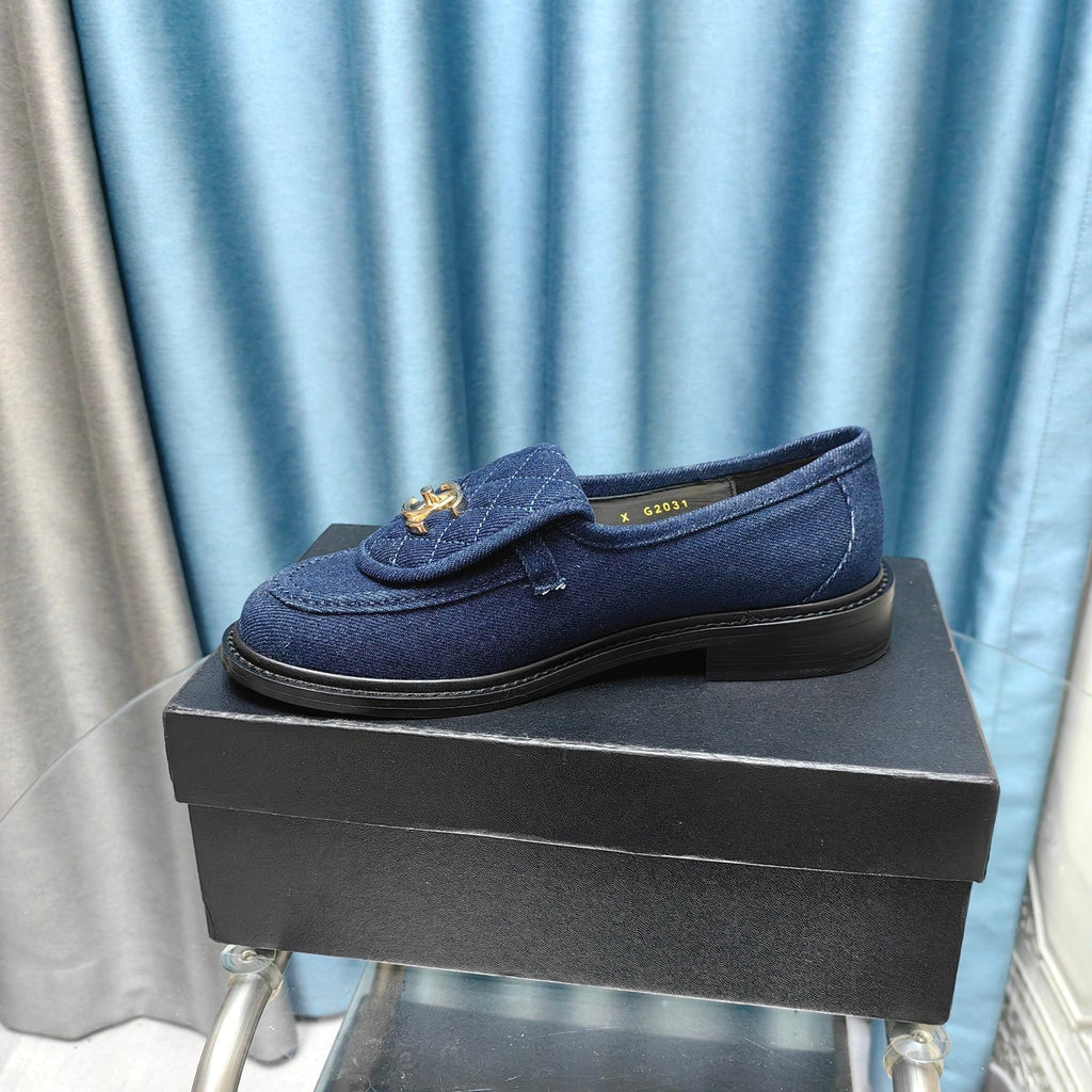 CHANEL MOASINS NAVY BLUE QUILTED LAMBSKIN