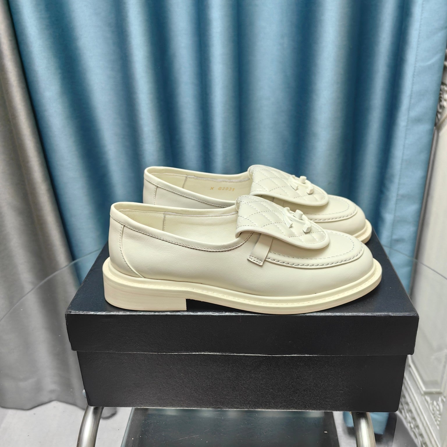 CHANEL MOASINS WHITE QUILTED LAMBSKIN