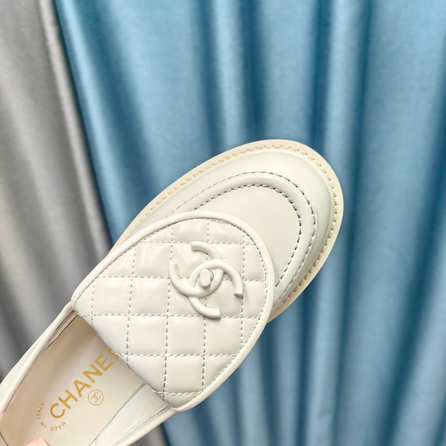 CHANEL MOASINS WHITE QUILTED LAMBSKIN