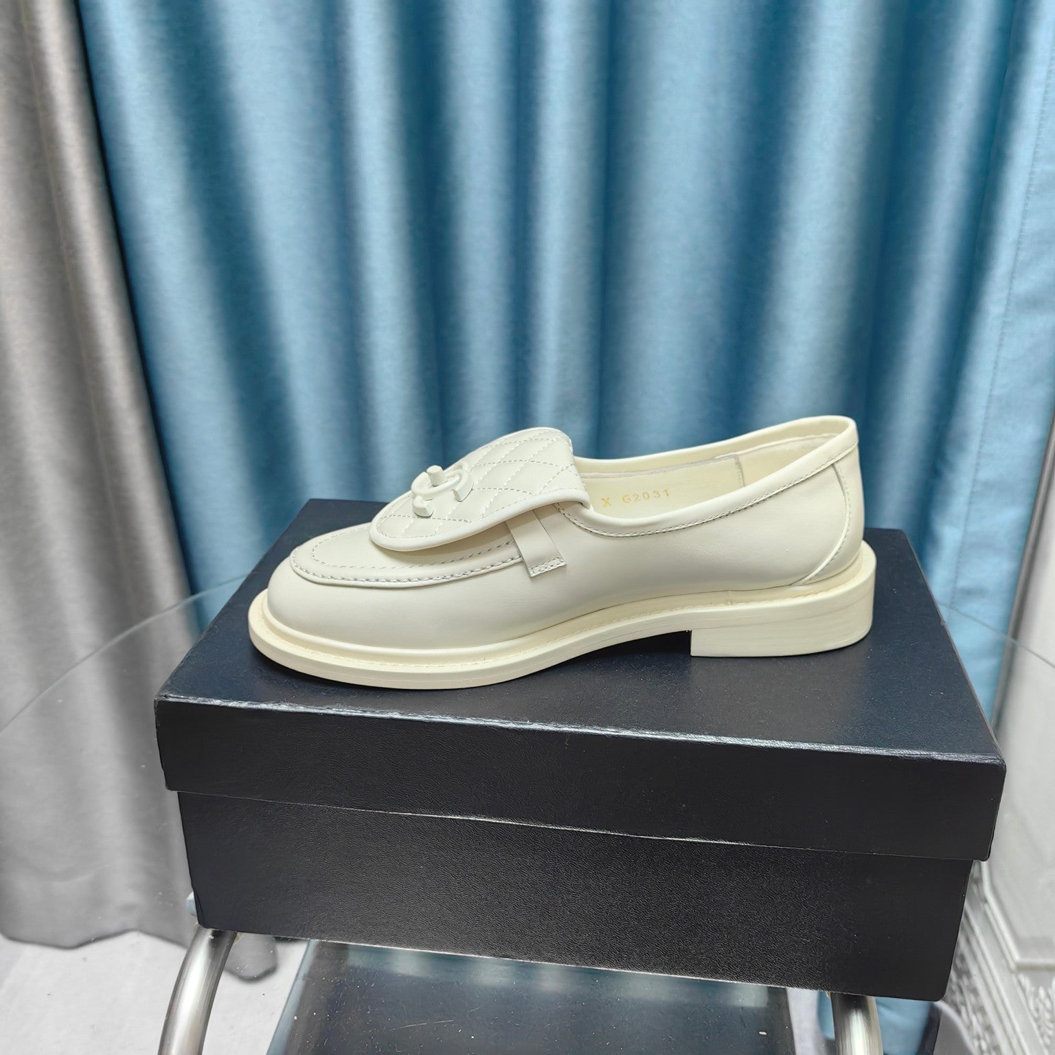 CHANEL MOASINS WHITE QUILTED LAMBSKIN