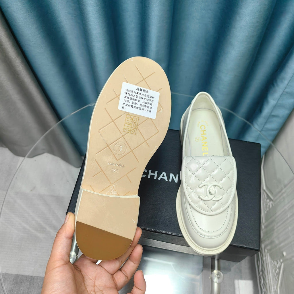 CHANEL MOASINS WHITE QUILTED LAMBSKIN