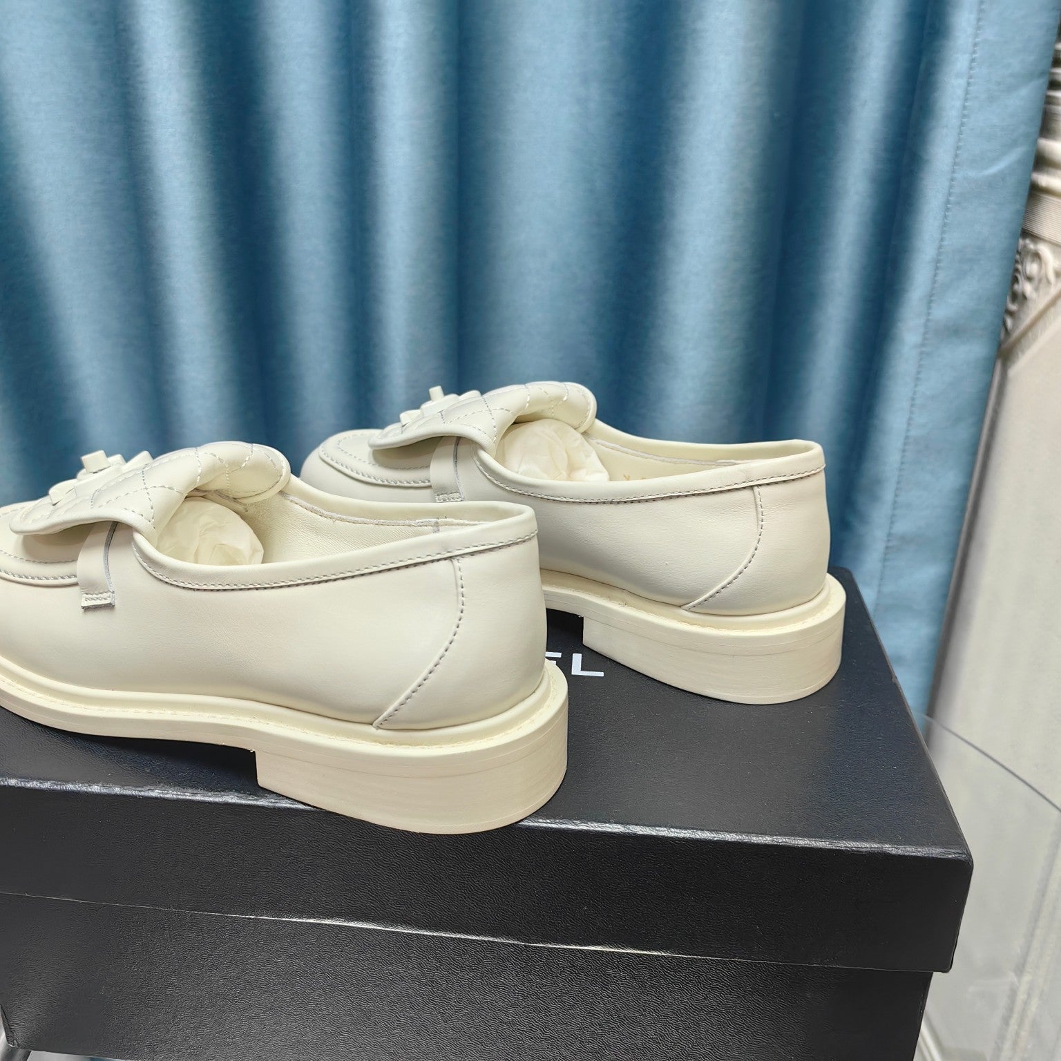 CHANEL MOASINS WHITE QUILTED LAMBSKIN