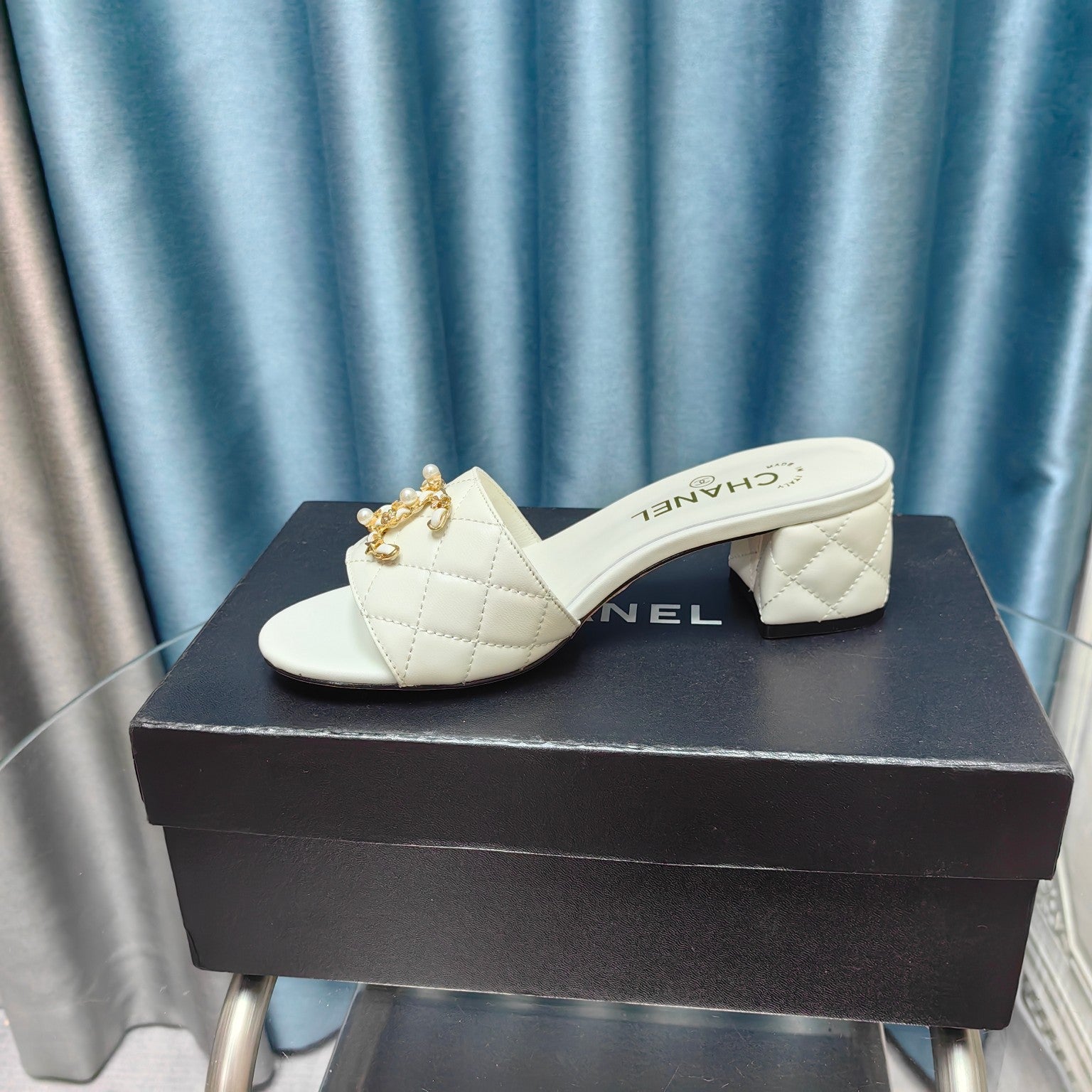 CHANEL MULE SLIDE SANDAL IN WHITE LAMBSKIN