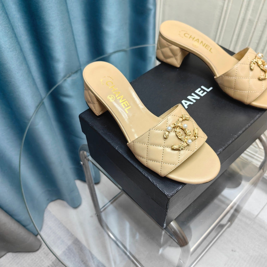 CHANEL MULE SLIDE SANDAL IN BEIGE CREAM LAMBSKIN