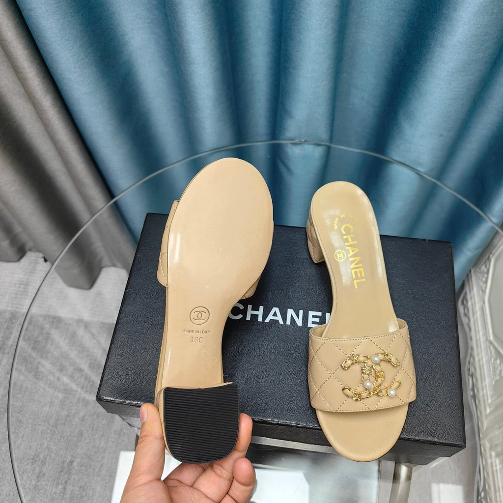 CHANEL MULE SLIDE SANDAL IN BEIGE CREAM LAMBSKIN