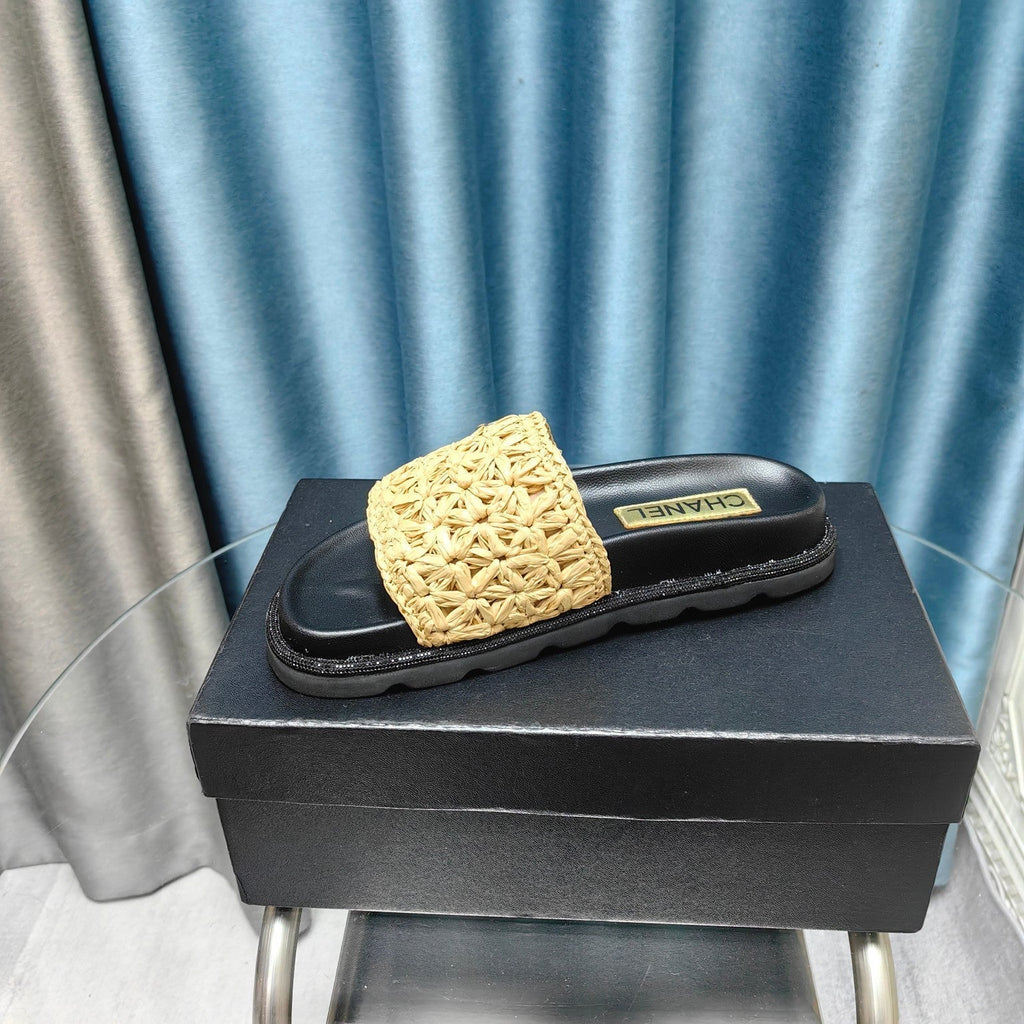CHANEL KNIT SLIPPERS IN DARK CREAM WOVEN SATIN AND BLACK SHEEPSKIN