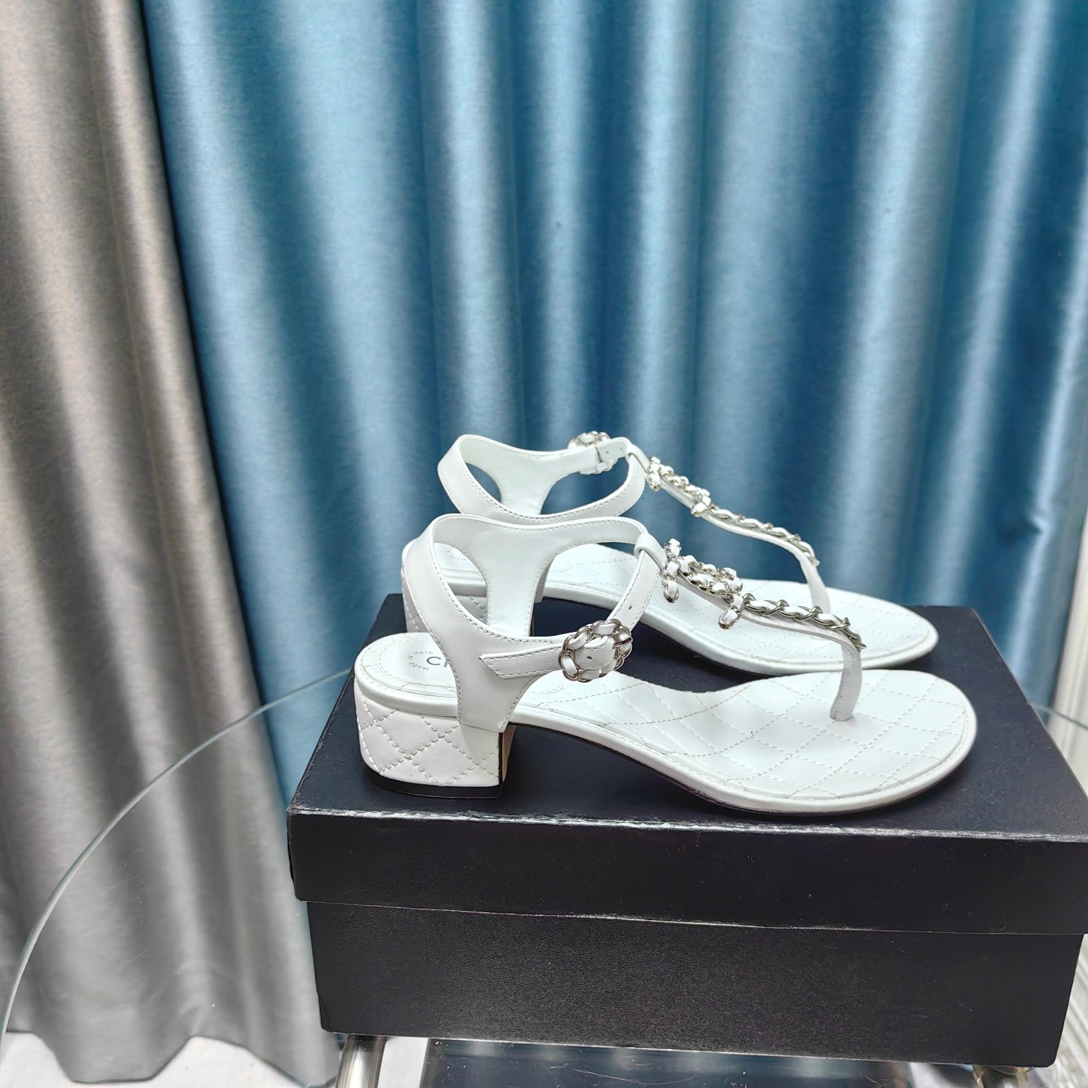 CHANEL CLASSIC THONG SANDALS WHITE LAMBSKIN WITH PEARL BUCKLE