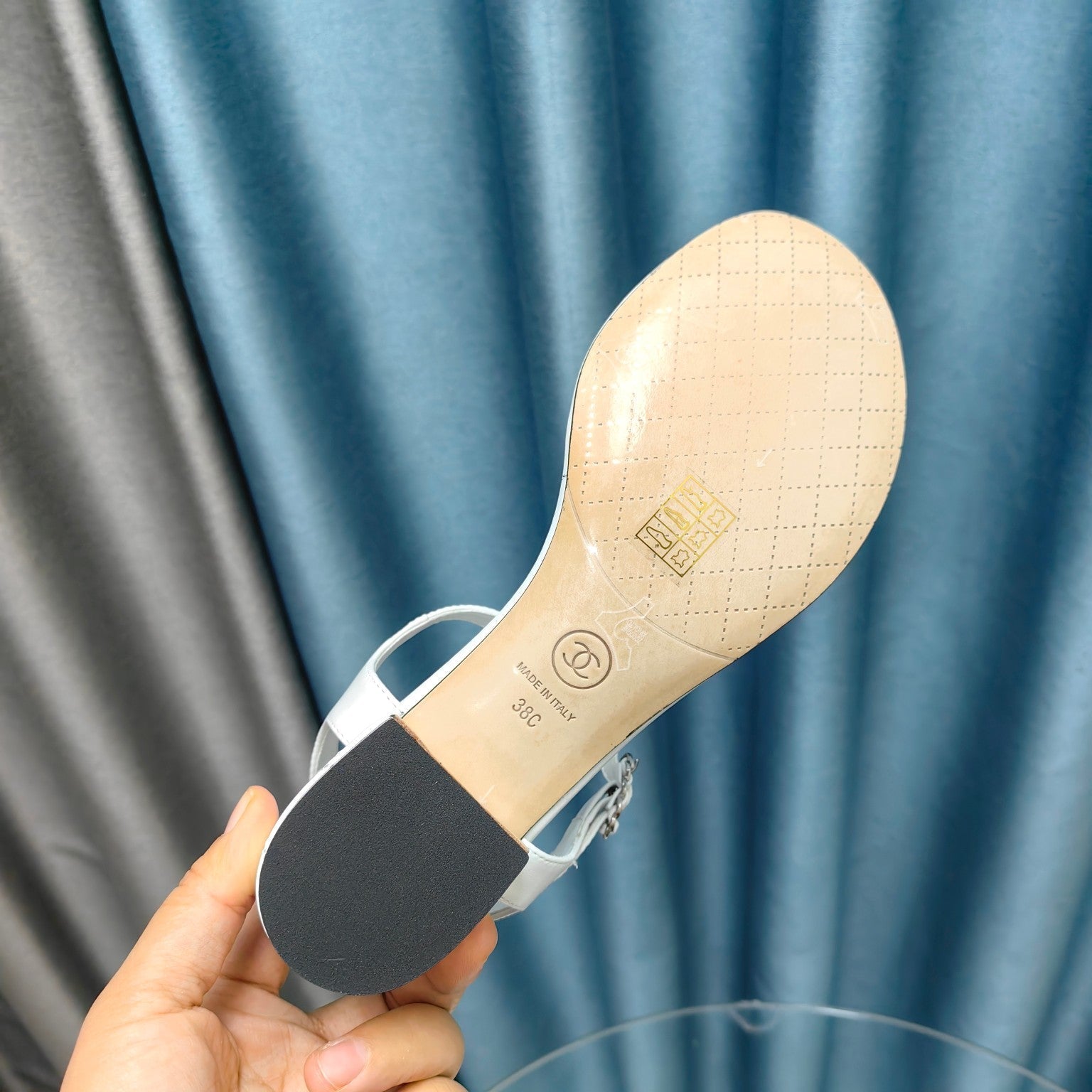CHANEL CLASSIC THONG SANDALS WHITE LAMBSKIN WITH PEARL BUCKLE