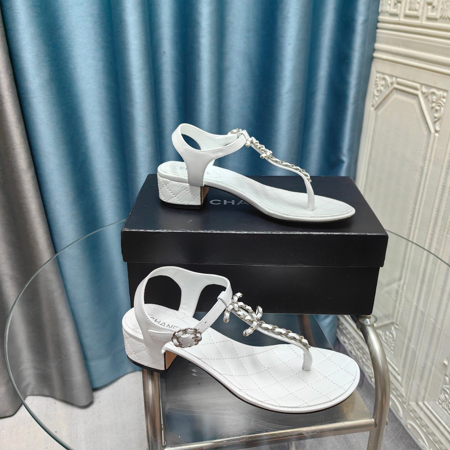CHANEL CLASSIC THONG SANDALS WHITE LAMBSKIN WITH PEARL BUCKLE