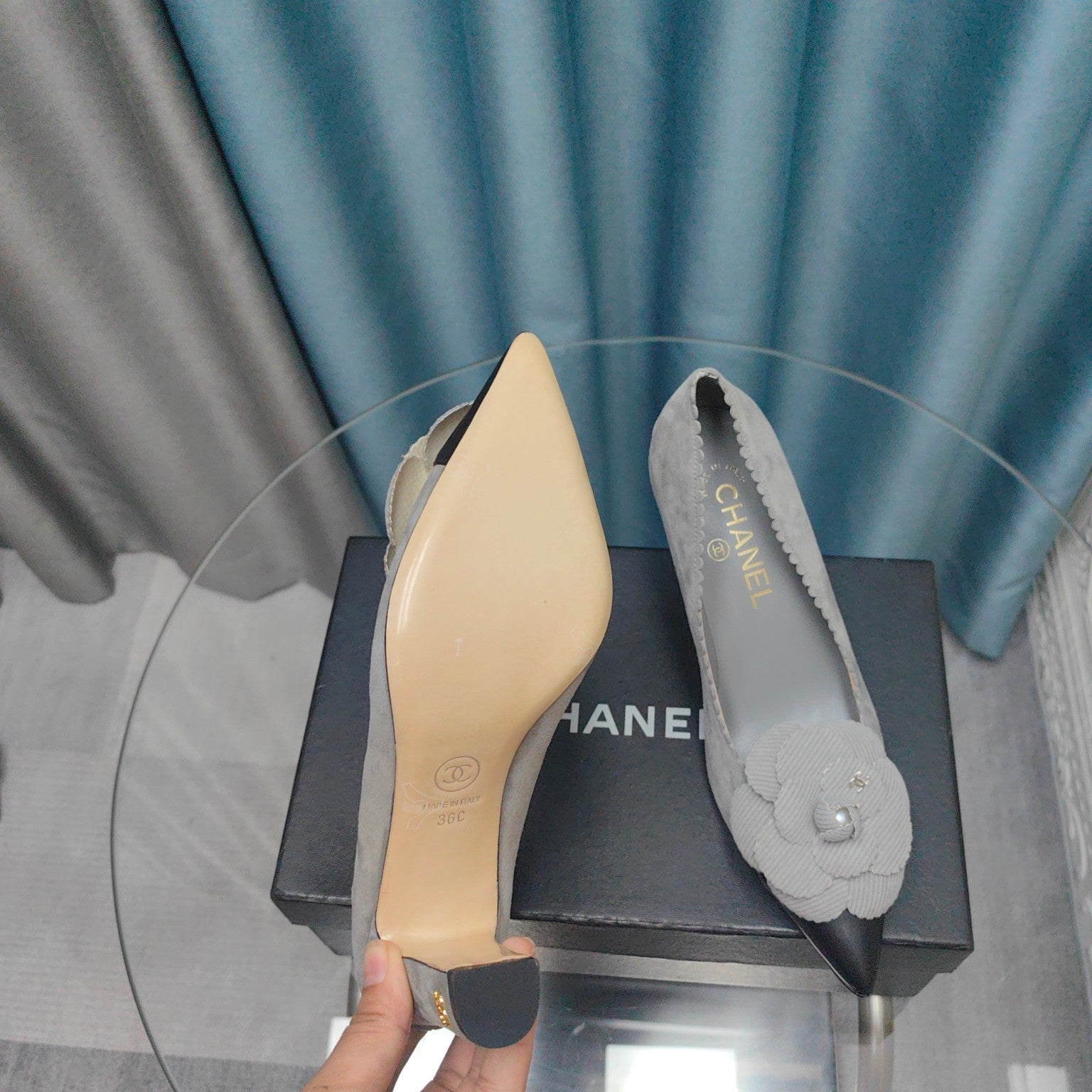 CHANEL HIGH HEELS 80 MM IN SPANISH GRAY SUEDE AND BLACK CALFSKIN WITH FLOWER
