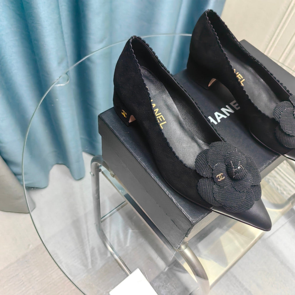 CHANEL MEDIUM HEELS IN BLACK SUEDE AND CALFSKIN WITH FLOWER