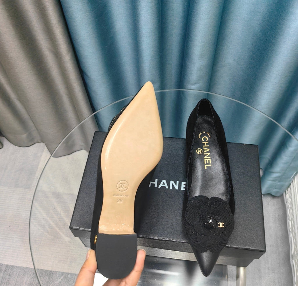 CHANEL MEDIUM HEELS IN BLACK SUEDE AND CALFSKIN WITH FLOWER