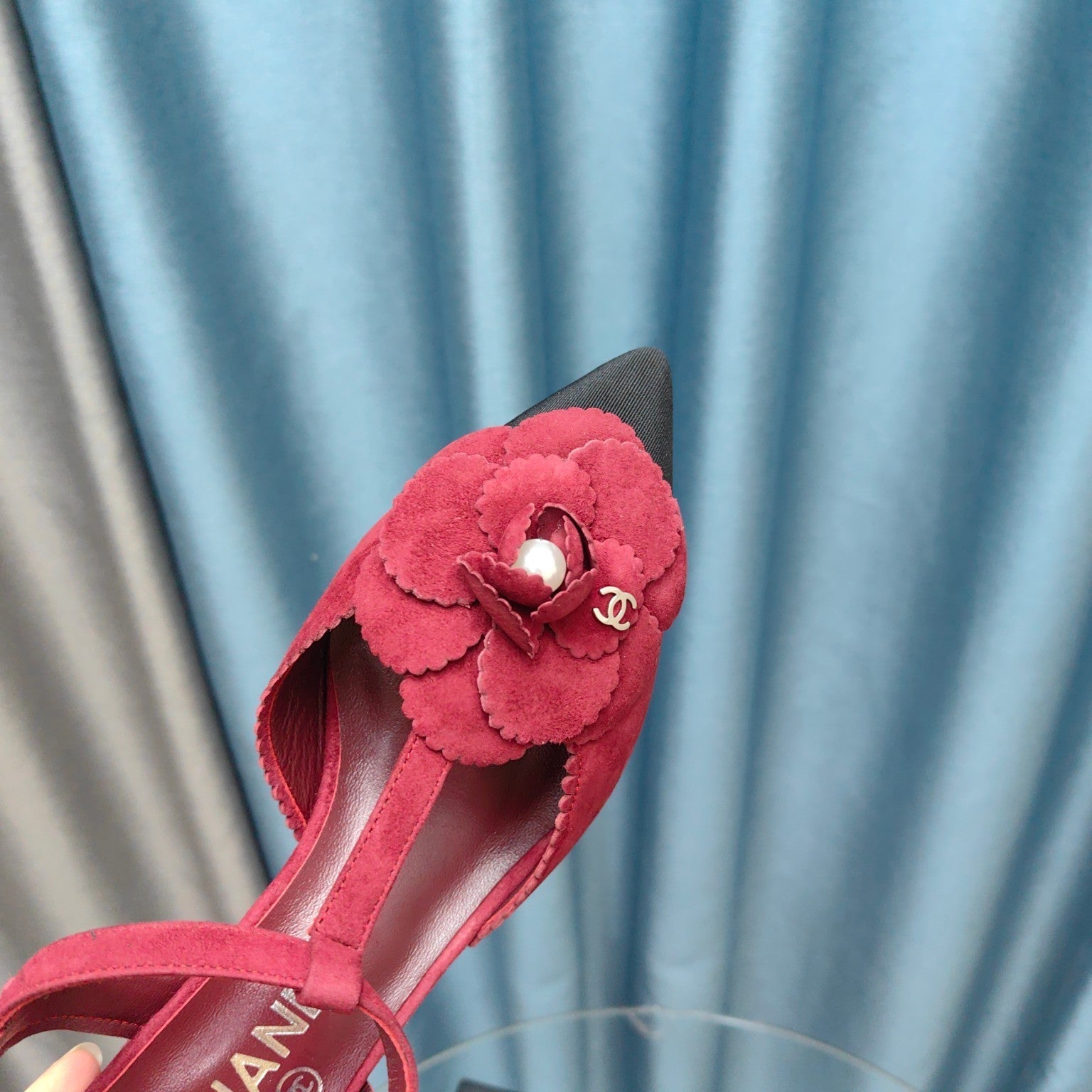 CHANEL CAMELLIA SANDAL IN CHERRY RED SUEDE AND BLACK CALFSKIN WITH FLOWER
