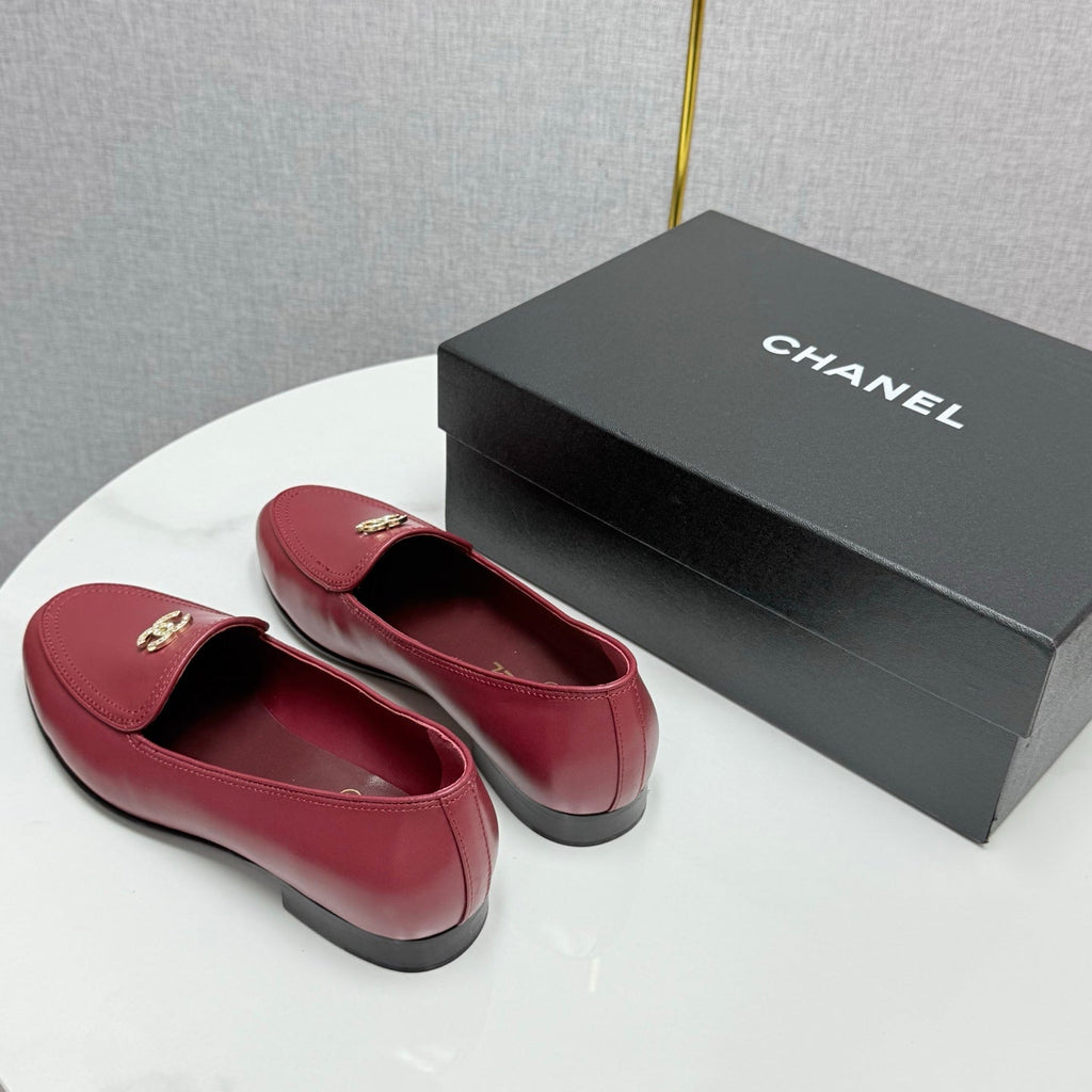 CHANEL LOAFERS 25S IN DARK RED CALFSKIN GOLD HARDWARE WITH STONES