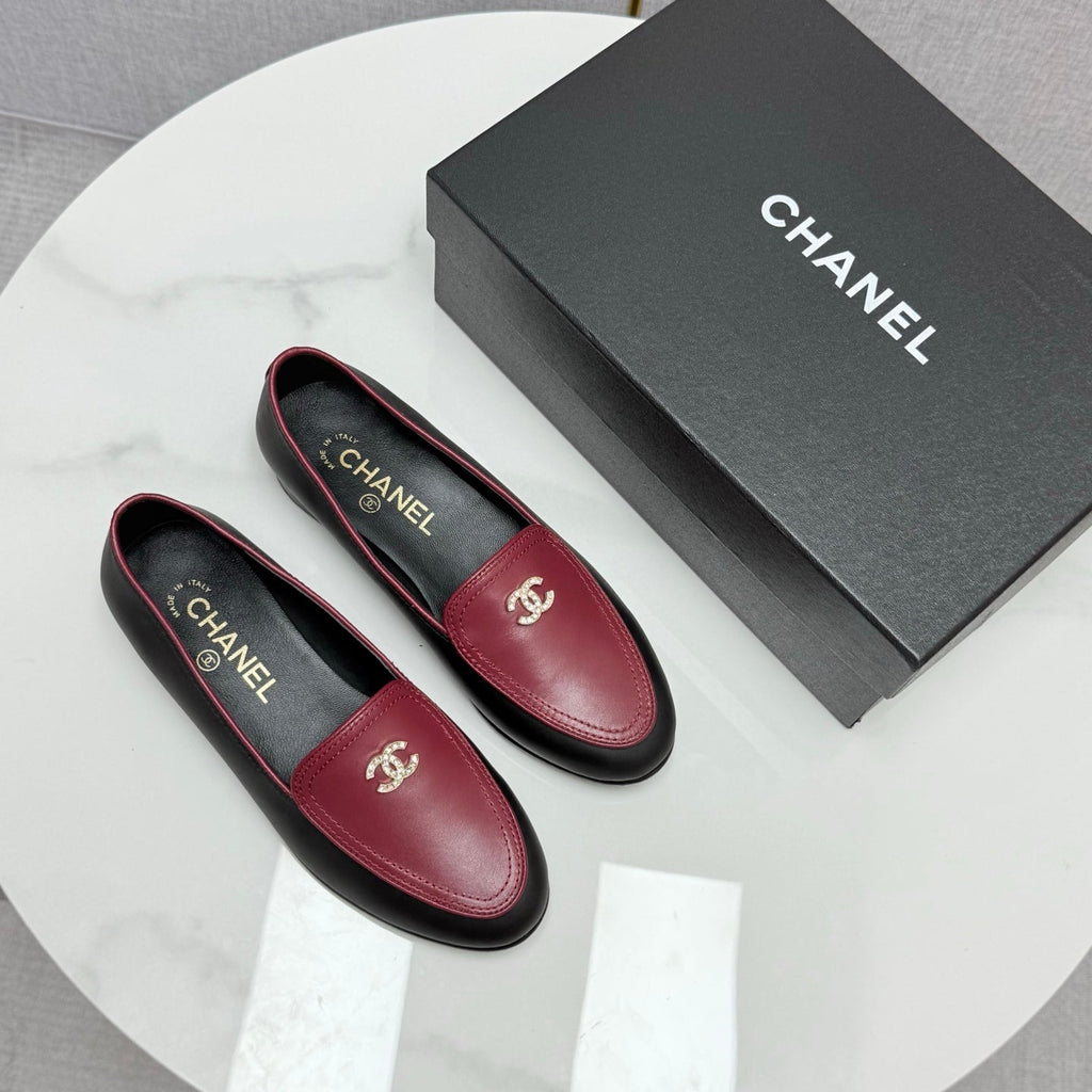 CHANEL LOAFERS 25S IN BLACK MIX DARK RED CALFSKIN GOLD HARDWARE WITH STONES