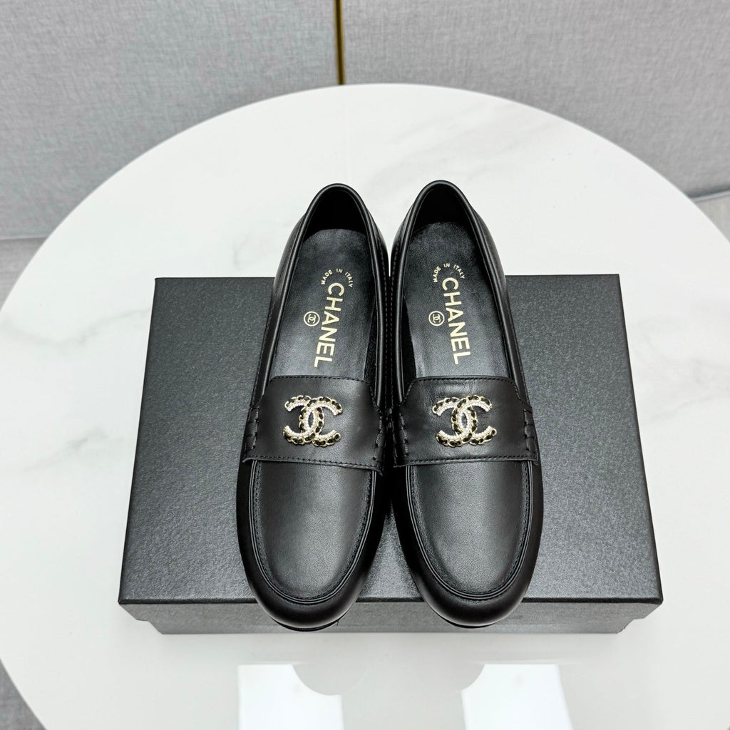 CHANEL LOAFER 25S IN BLACK LAMBSKIN WITH GOLD HARDWARE