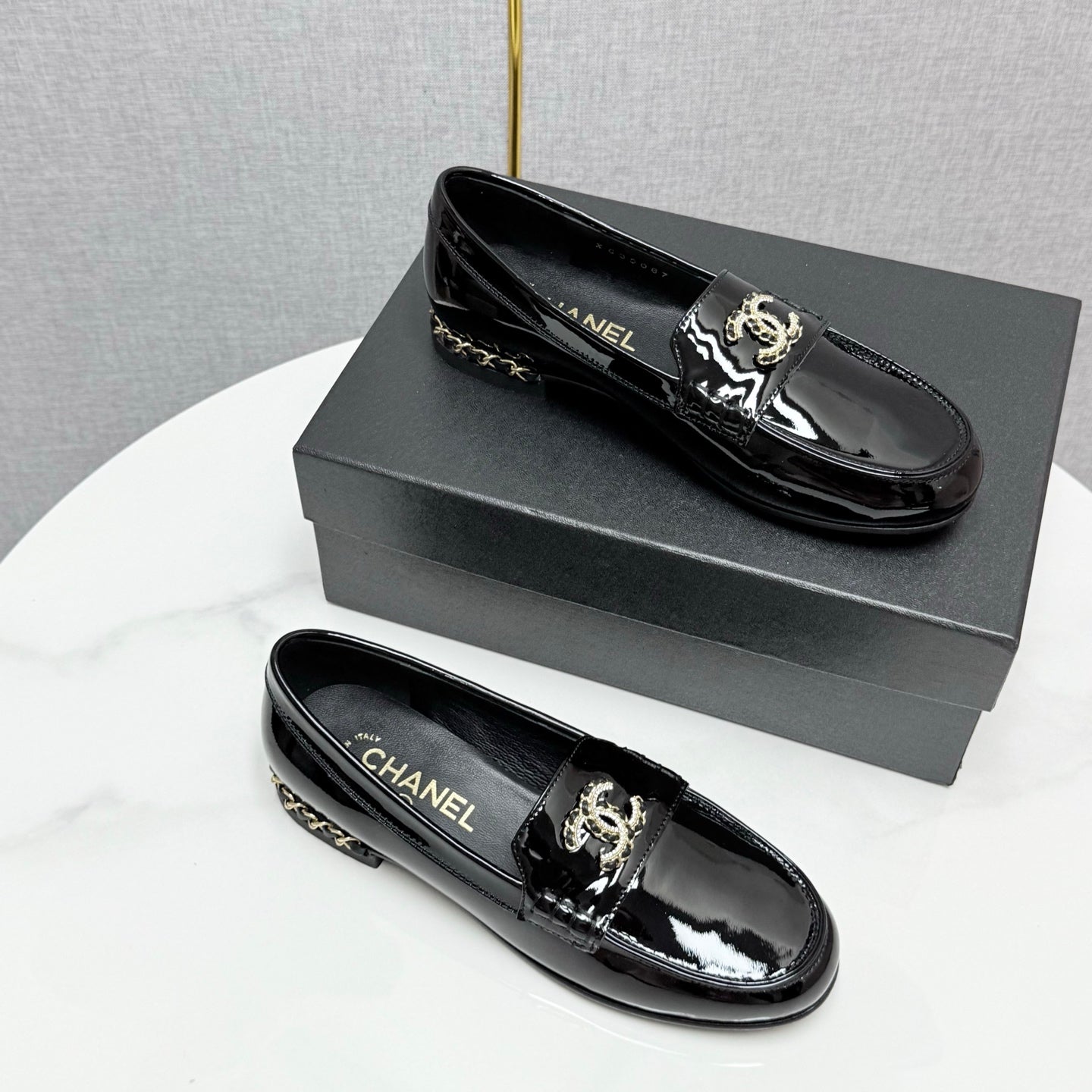 CHANEL LOAFER 25S IN BLACK GLOSSY LEATHER WITH GOLD HARDWARE