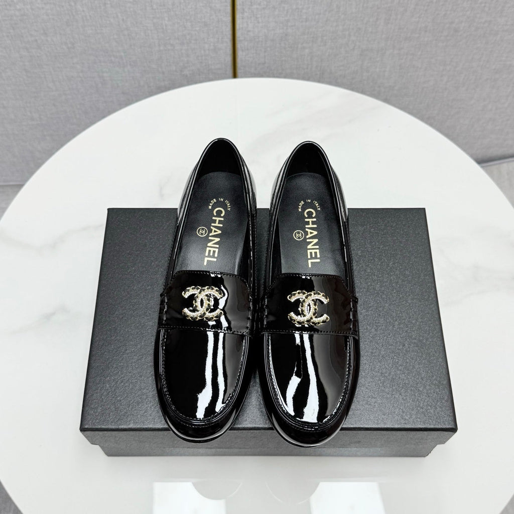 CHANEL LOAFER 25S IN BLACK GLOSSY LEATHER WITH GOLD HARDWARE
