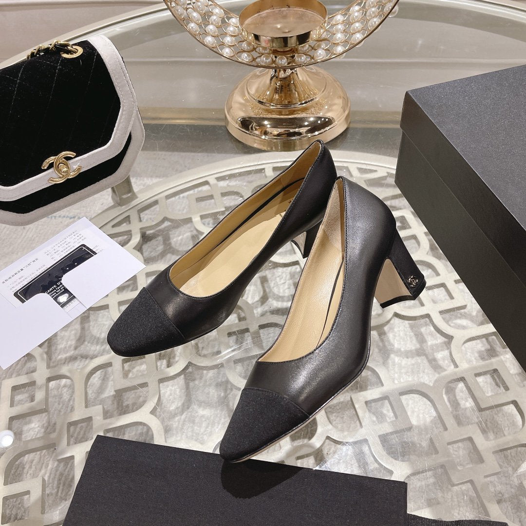 CHANEL pump 6.5 black lambskin
