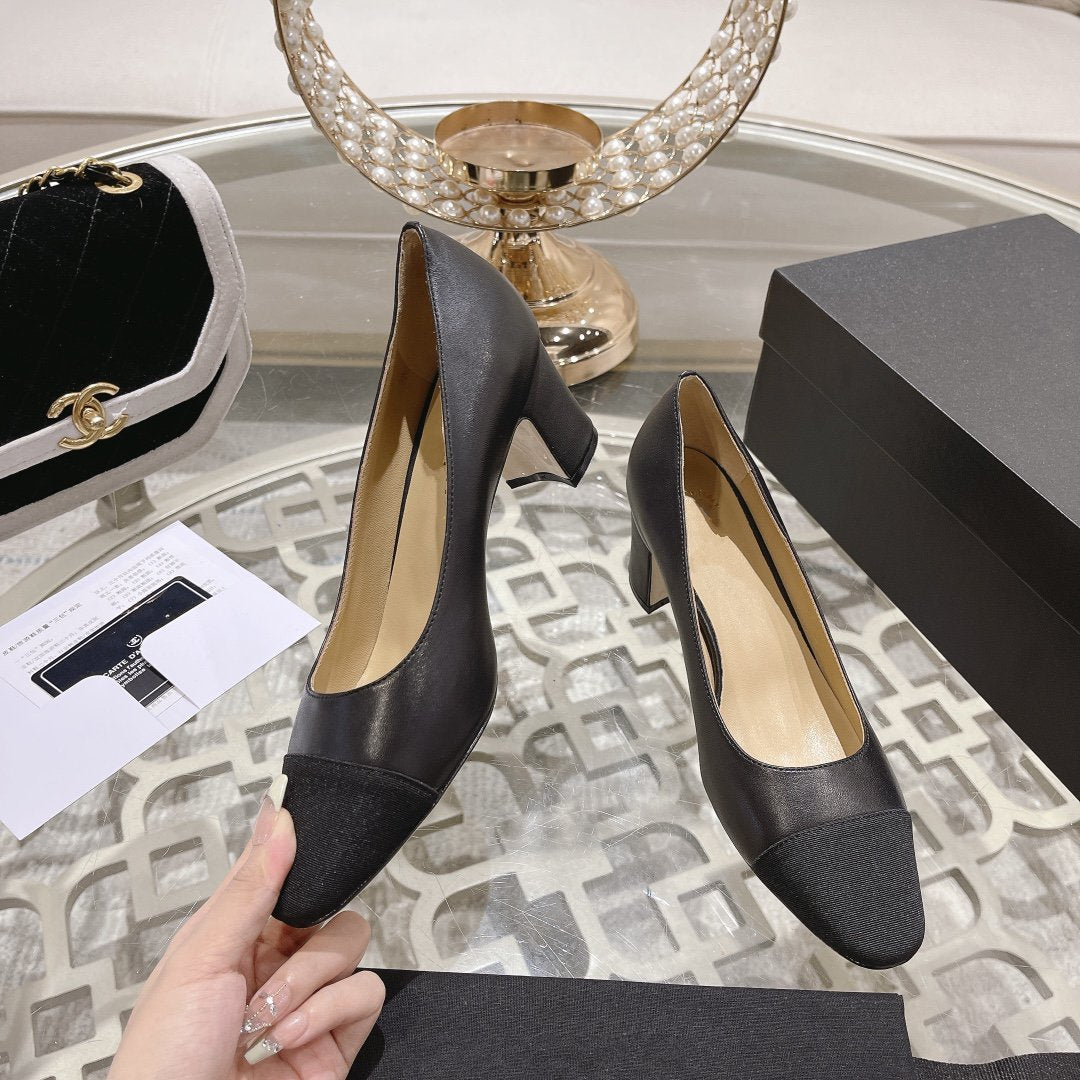 CHANEL pump 6.5 black lambskin