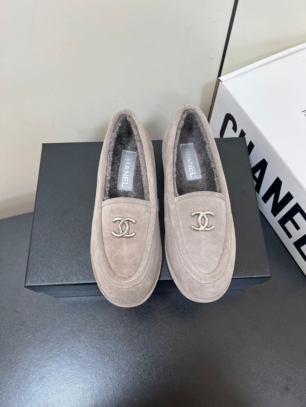 CHANEL LOAFER IN KHAKI BROWN SUEDE AND SOLF FLEECE LINING
