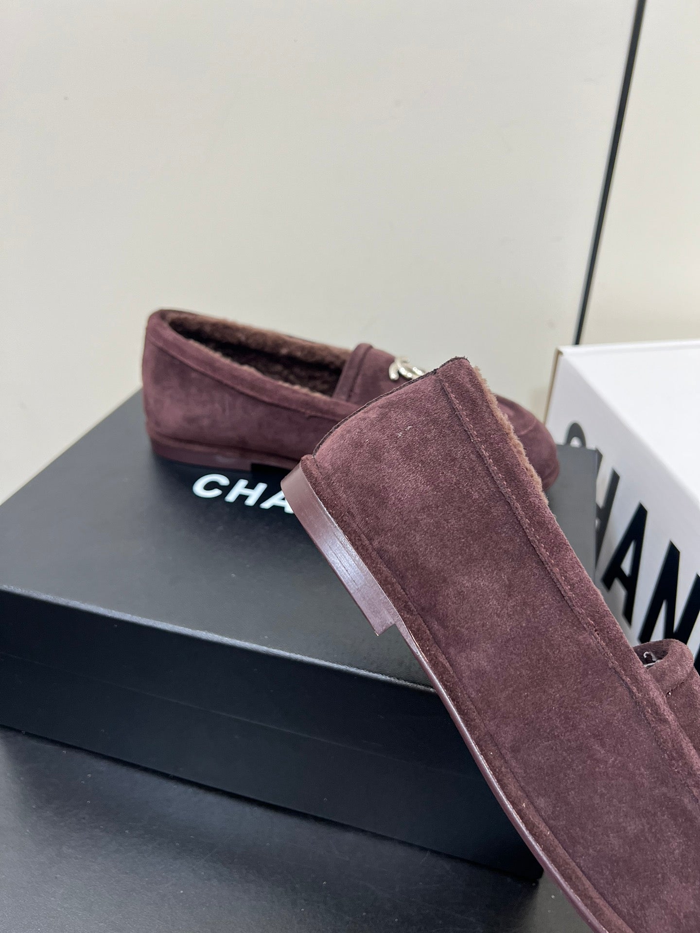 CHANEL LOAFER IN CHESTNUT BROWN SUEDE AND SOLF FLEECE LINING