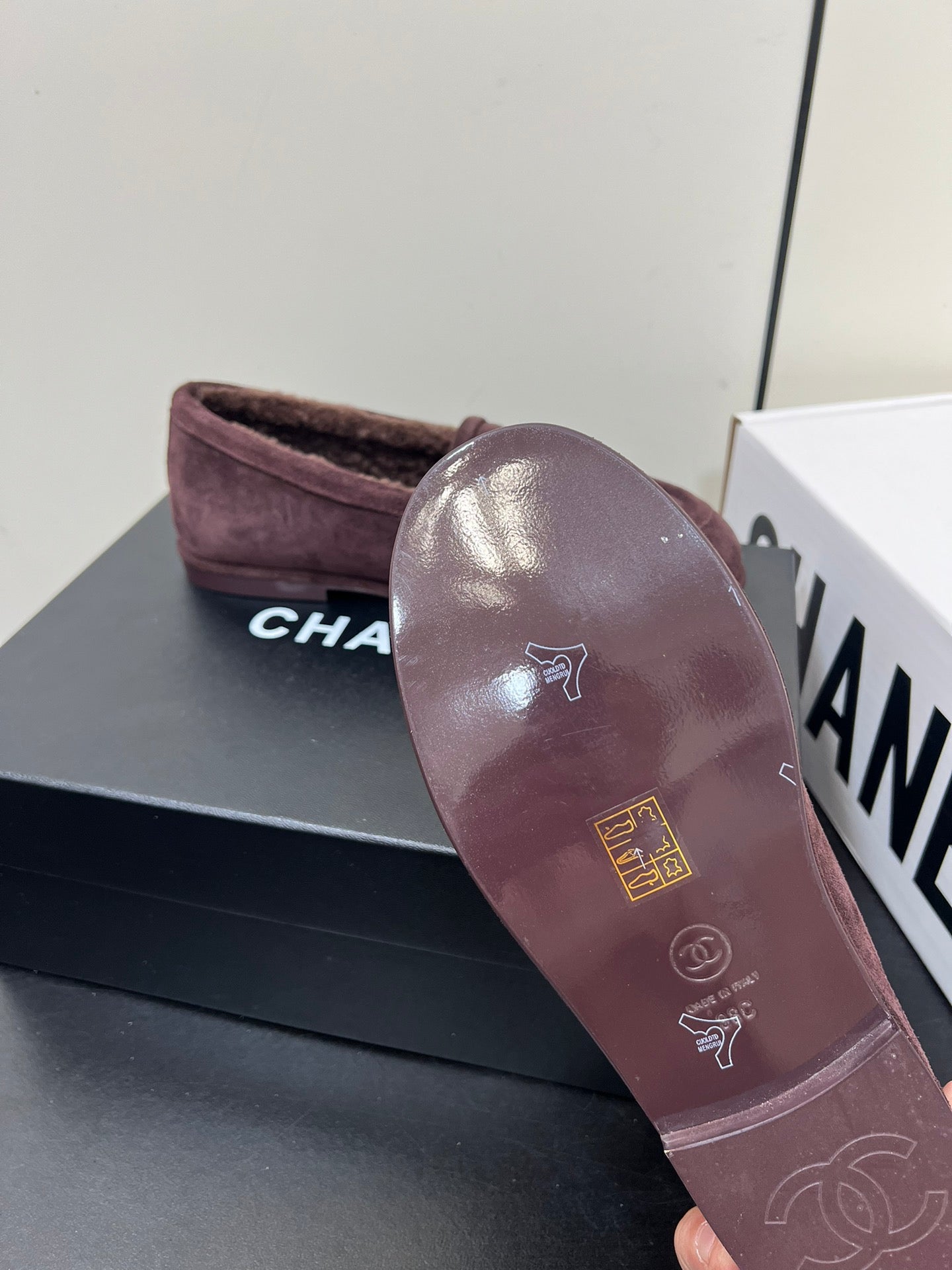 CHANEL LOAFER IN CHESTNUT BROWN SUEDE AND SOLF FLEECE LINING