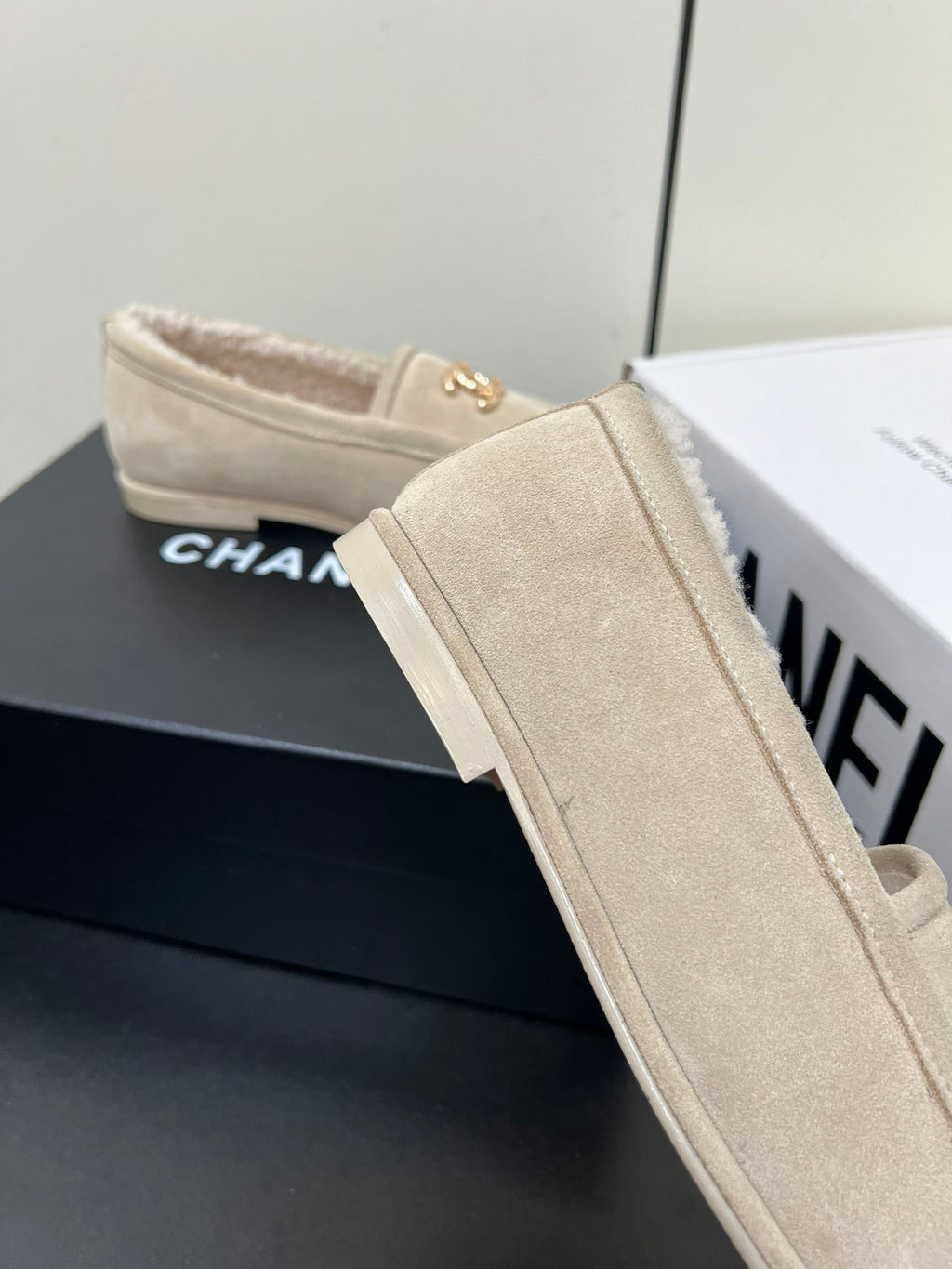 CHANEL LOAFER IN BEIGE SUEDE AND SOLF FLEECE LINING