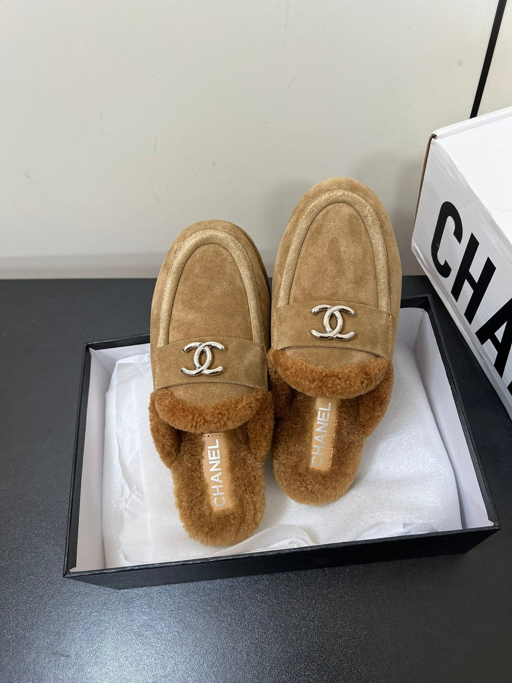CHANEL LOAFERS MULE IN PEANUT BROWN SUEDE AND FLEECE LINING