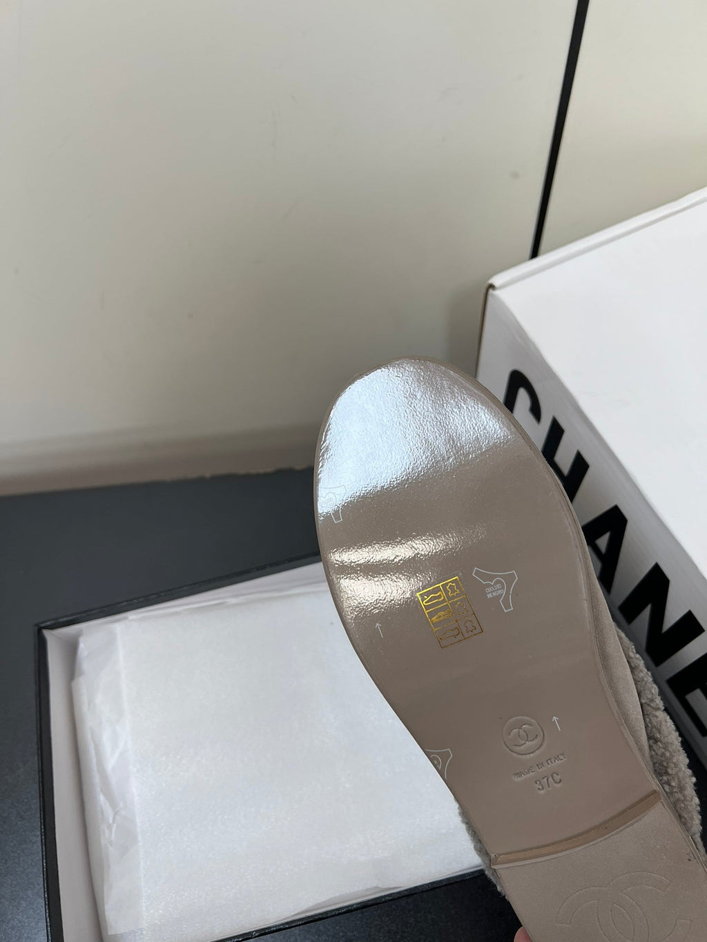 CHANEL LOAFERS MULE IN DESERT BROWN SUEDE AND FLEECE LINING