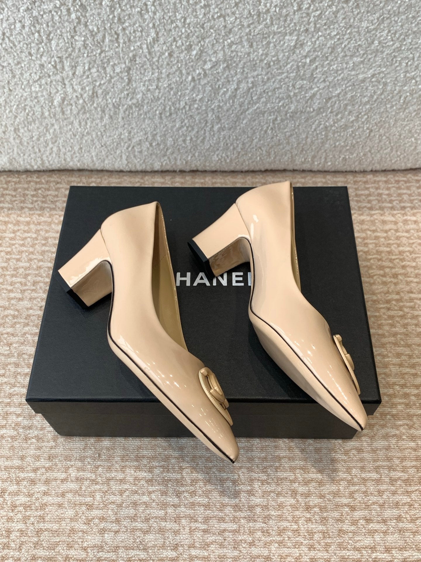 CHANEL MID-HEEL PUMPS IN BISQUE BEIGE PATENT CALFSKIN