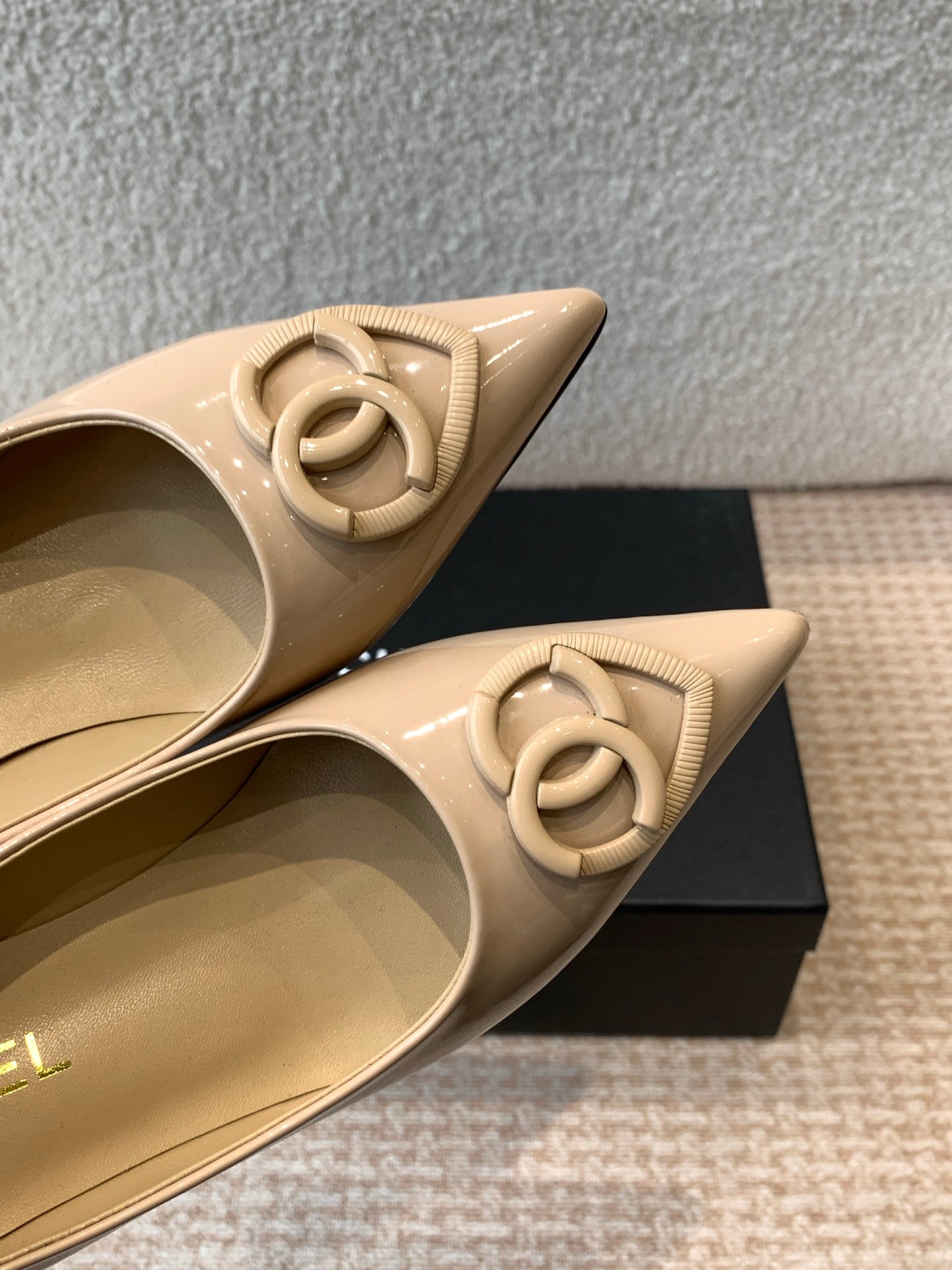 CHANEL MID-HEEL PUMPS IN BISQUE BEIGE PATENT CALFSKIN