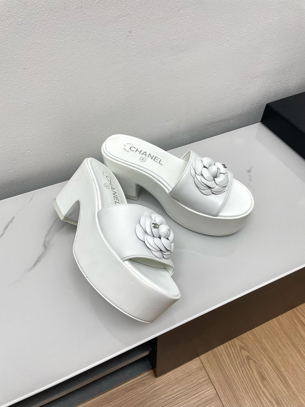 CHANEL WEDGE PLATFORM WHITE LAMBSKIN WITH FLOWER