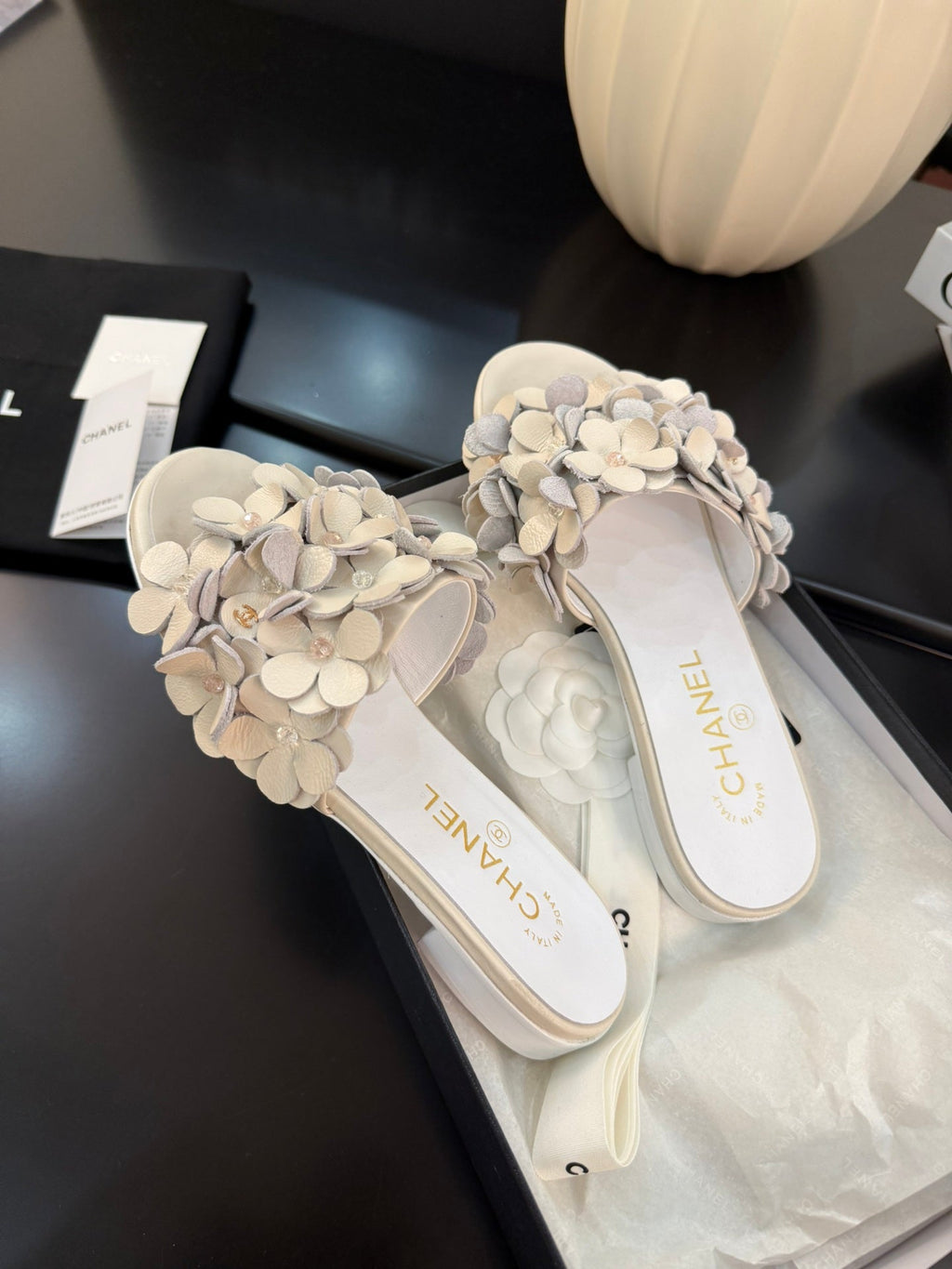 CHANEL FLAT MULE 15 MM IN PALE GRAY CALFSKIN