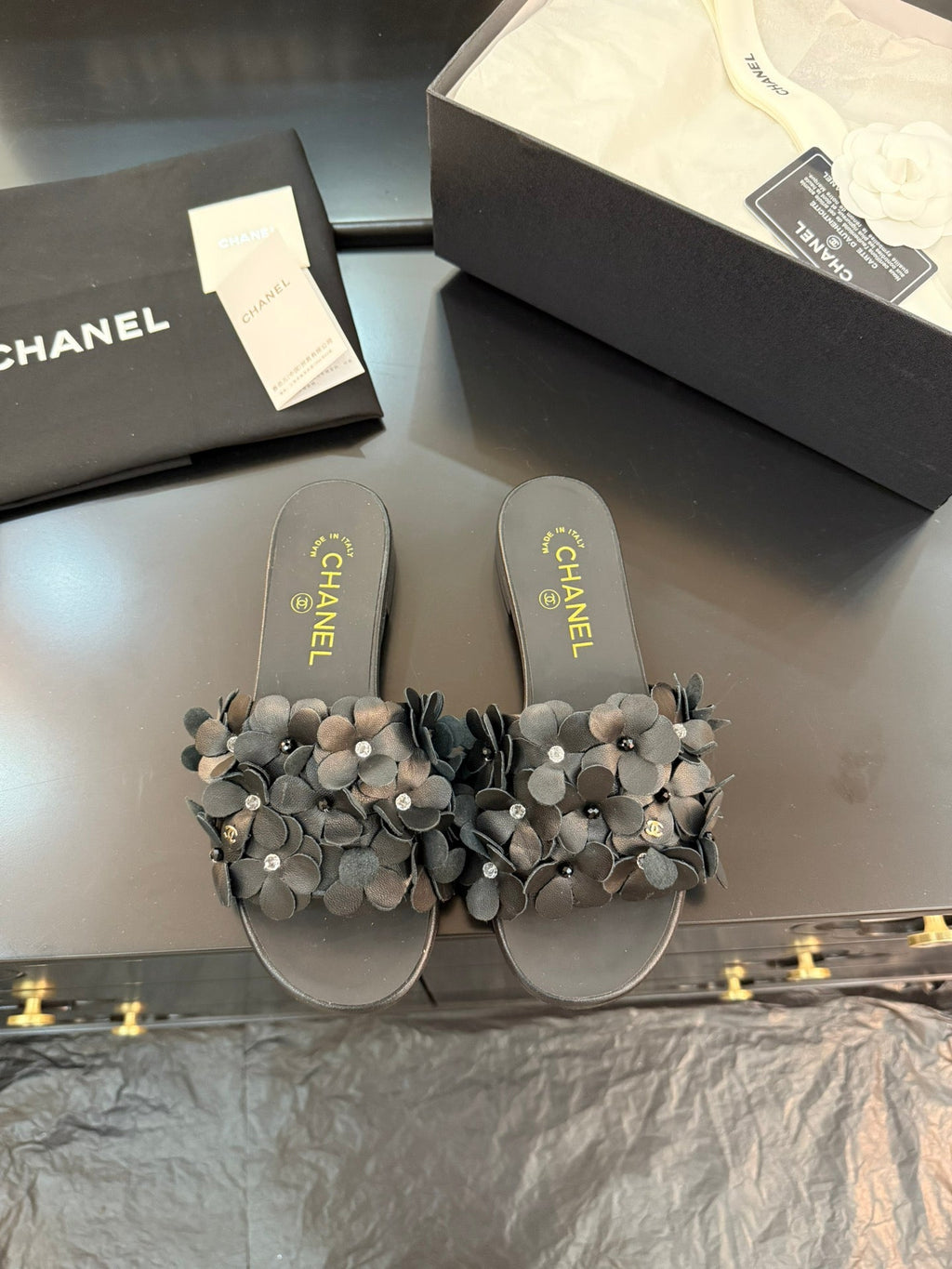CHANEL FLAT MULE 15 MM IN BLACK CALFSKIN