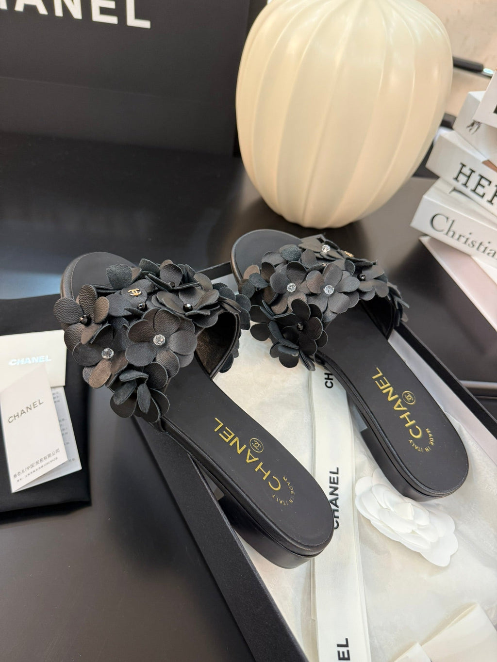 CHANEL FLAT MULE 15 MM IN BLACK CALFSKIN